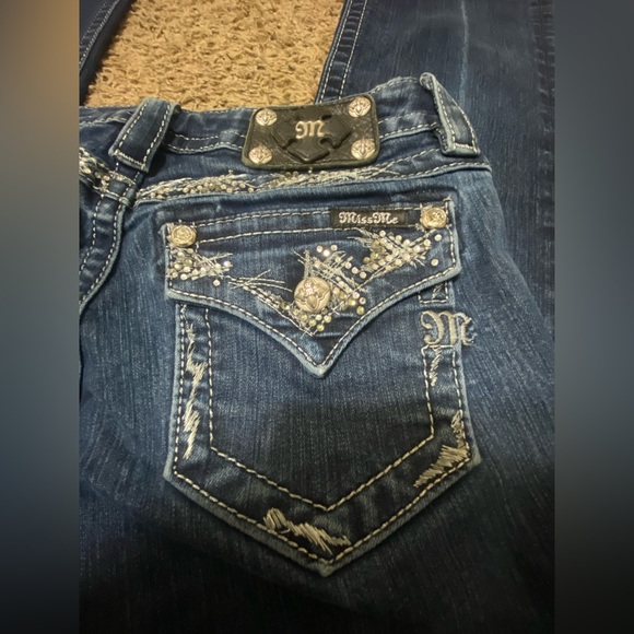 Signature Boot MissMe jeans
With bejeweled pockets
Used
Size- 28
#missme - Picture 5 of 8